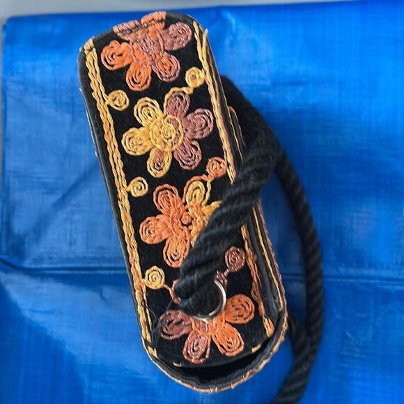 Velvet and embroidered shoulder bag - Picture 7 of 7